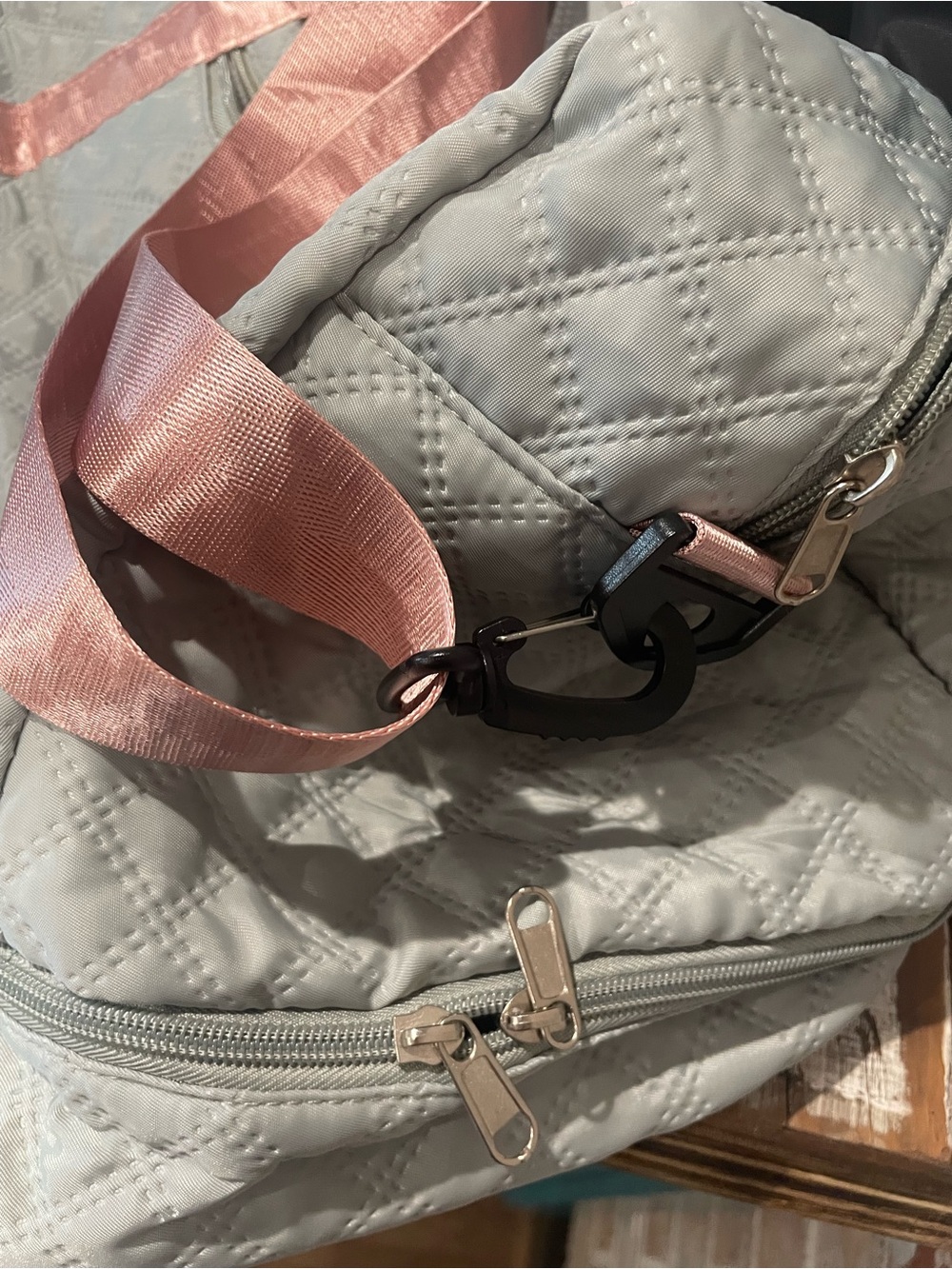 Zuomanni Quilted Sage Green Weekender Bag with Pink Satin Straps - Picture 14 of 14